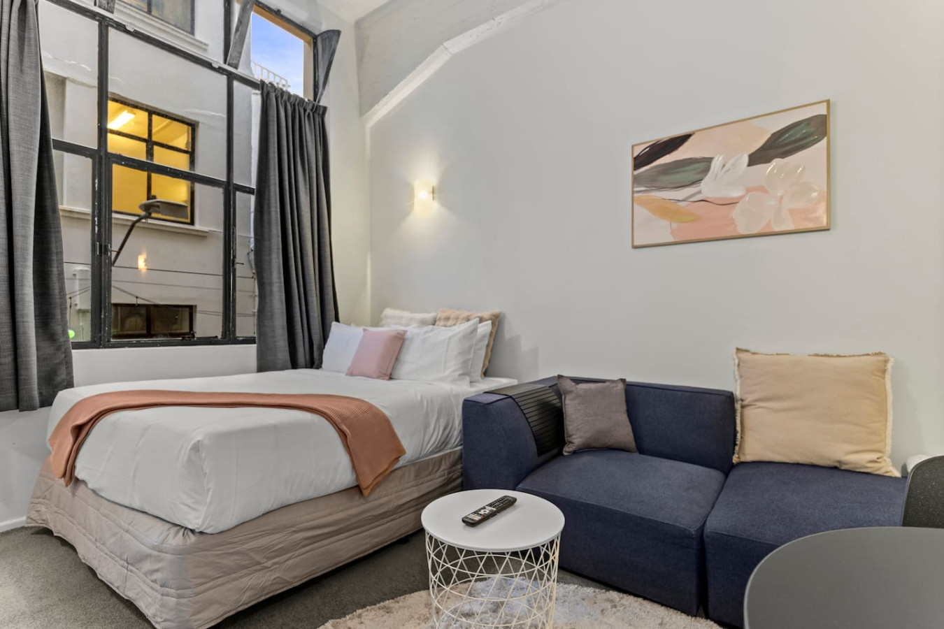 Modern CBD Studio with Kitchen near Sky Tower 3