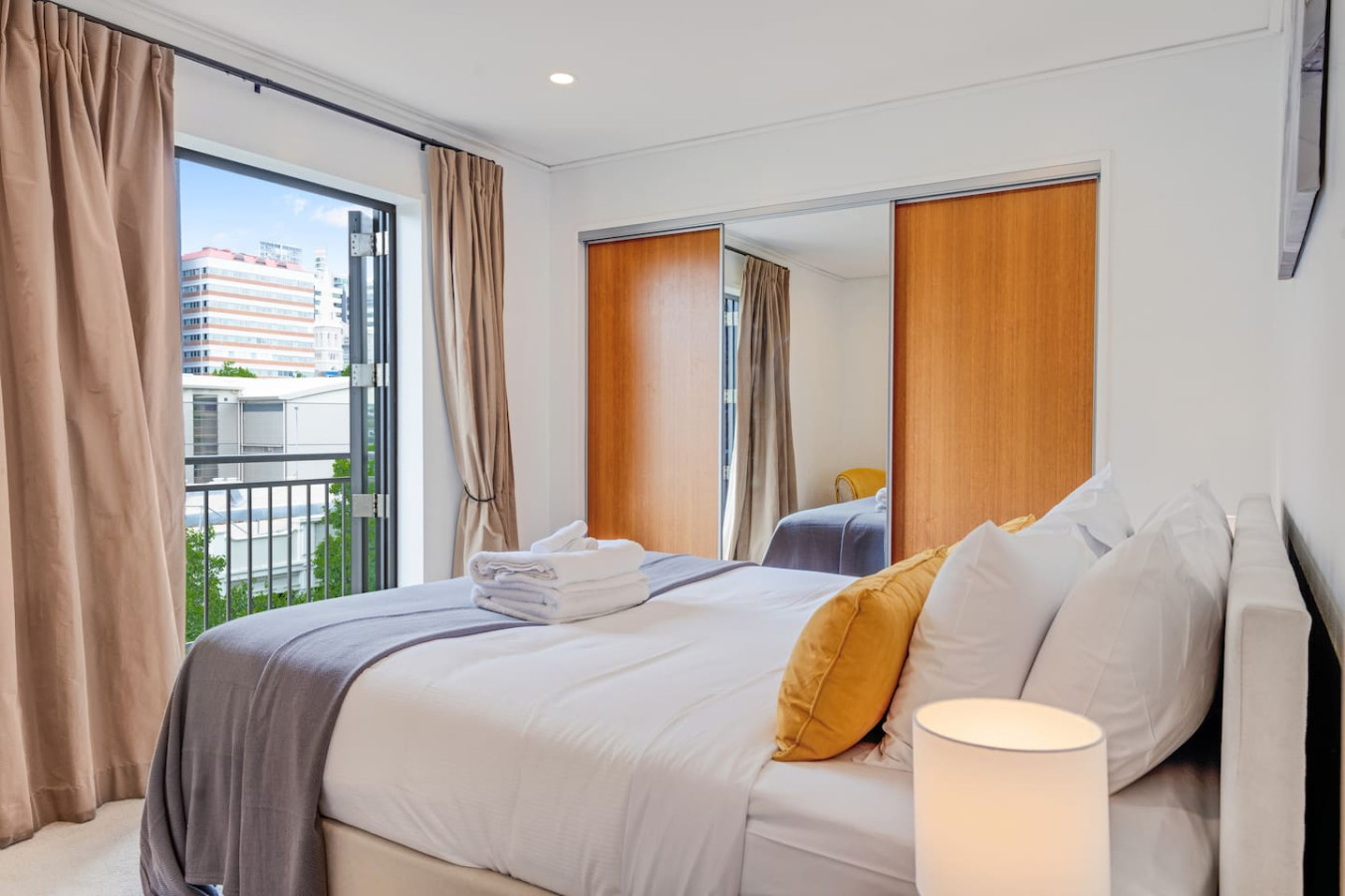 Premium Viaduct Apt by Waterfront|Pool & Parking 3