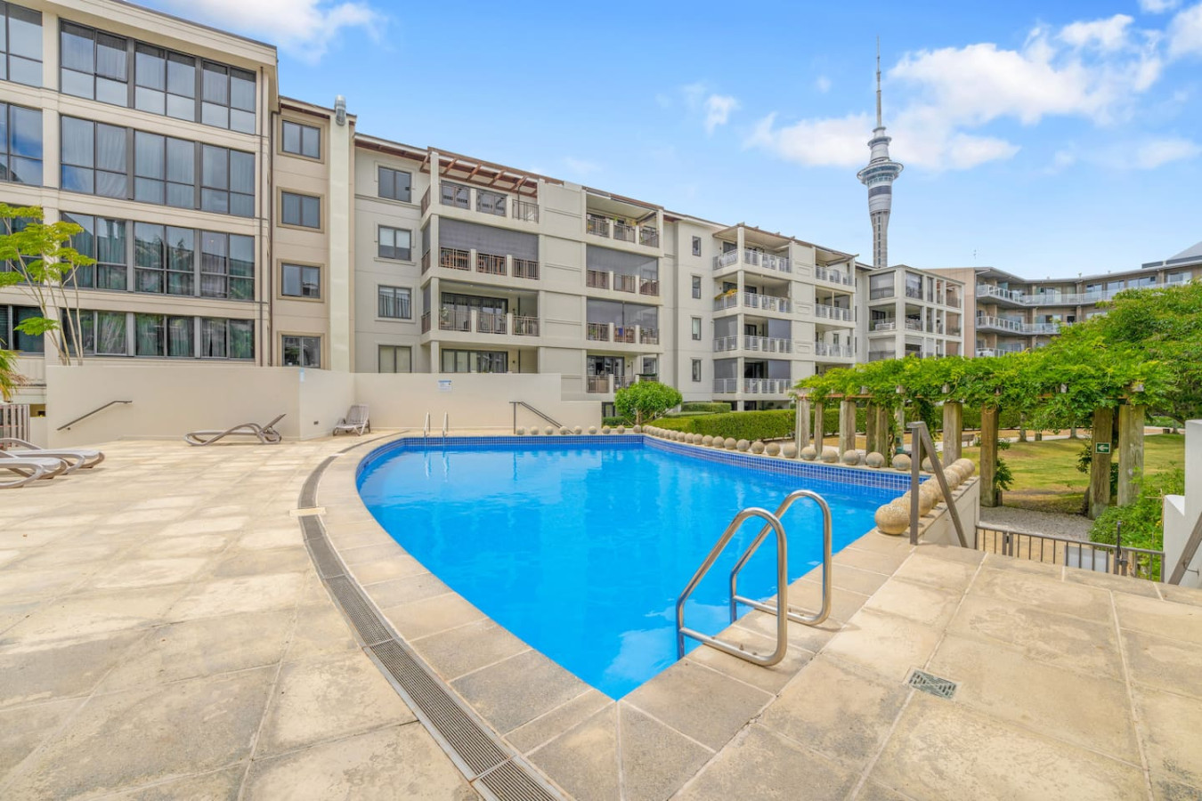 Premium Viaduct Apt by Waterfront|Pool & Parking