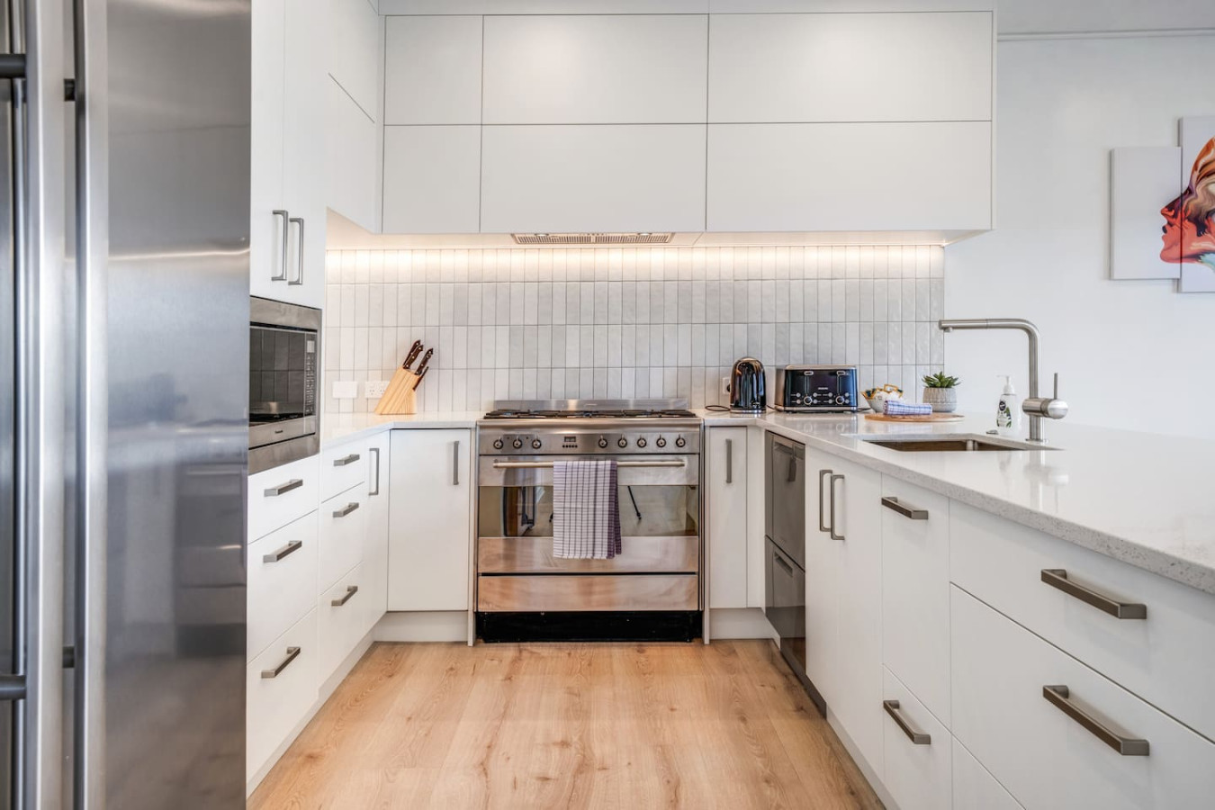 Premium Viaduct Apt by Waterfront|Pool & Parking 4