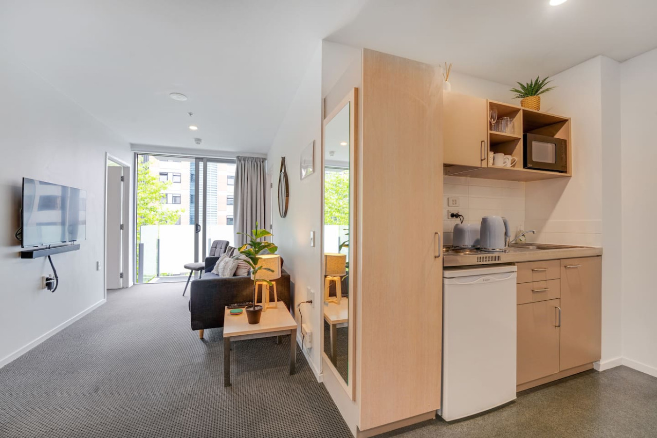 Modern Cityscape Abode with Balcony near Queen St 7