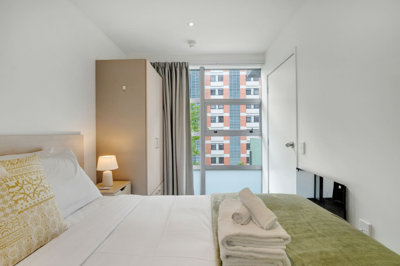 Modern Cityscape Abode with Balcony near Queen St 5