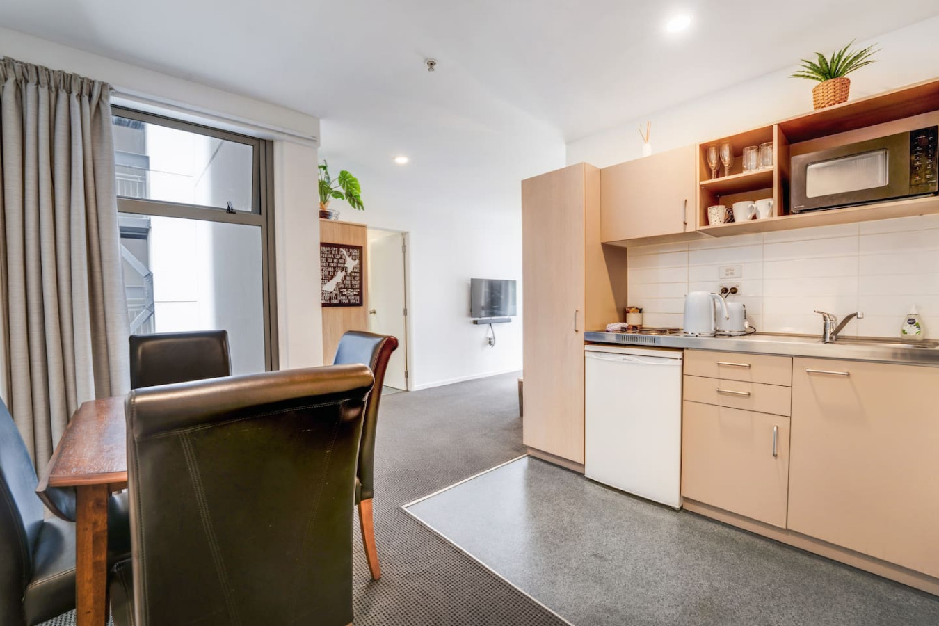 Modern Cityscape Abode with Balcony near Queen St 6