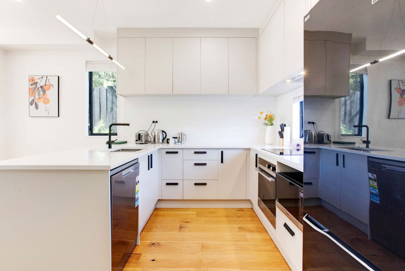 Urban Ellerslie 3BR Escape with Parking & Air-Con | Photo 2