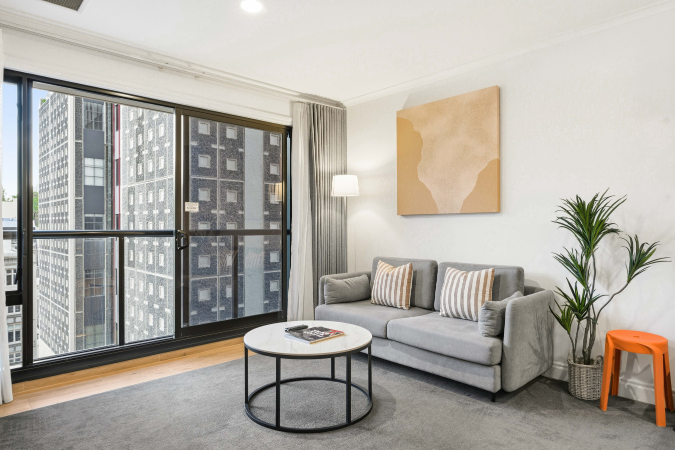 Modern Cityscape Abode with Aircon, Pool & Gym 2