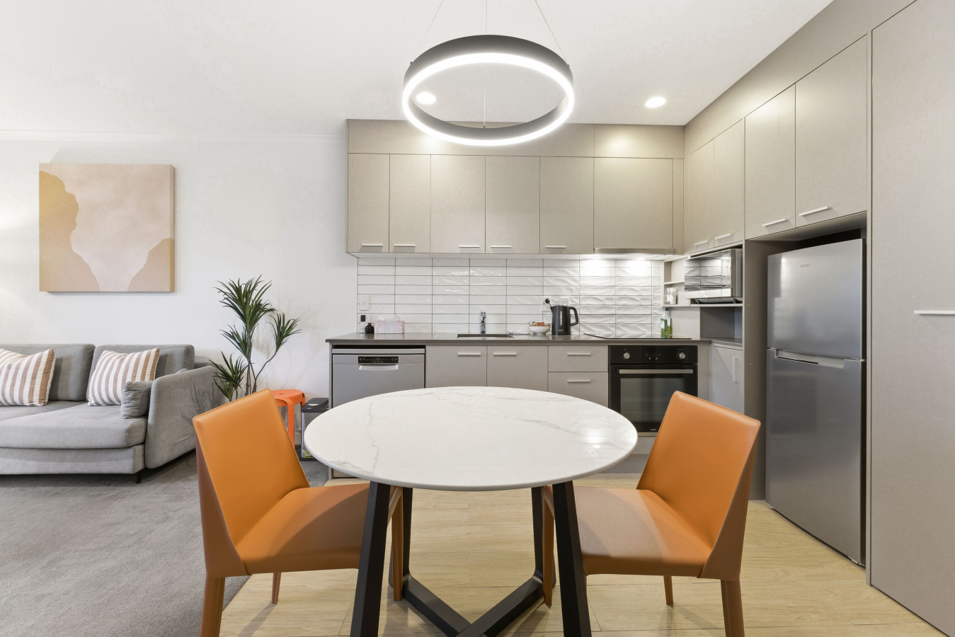 Modern Cityscape Abode with Aircon, Pool & Gym 9