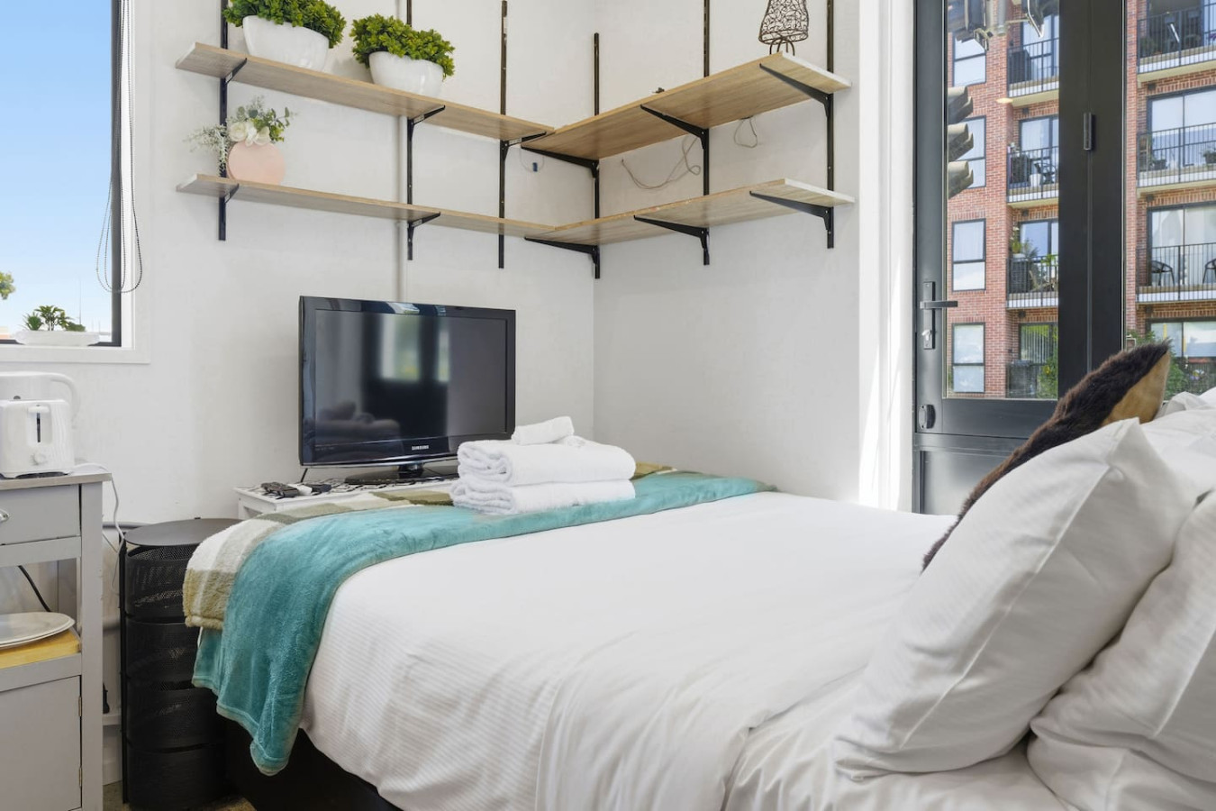 Featured Property Cosy Apartment at Great North Rd