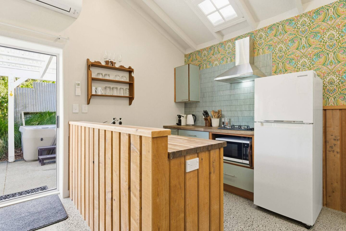 Chic Converted Barn in Matakana with Spa | Photo 3