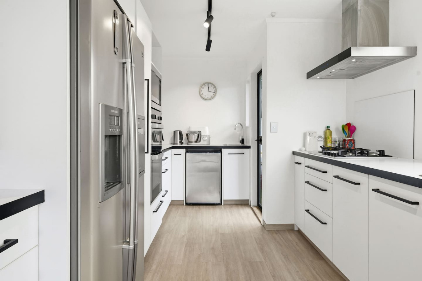 Homely 3BR Mt Eden Townhouse with Parking | Photo 2