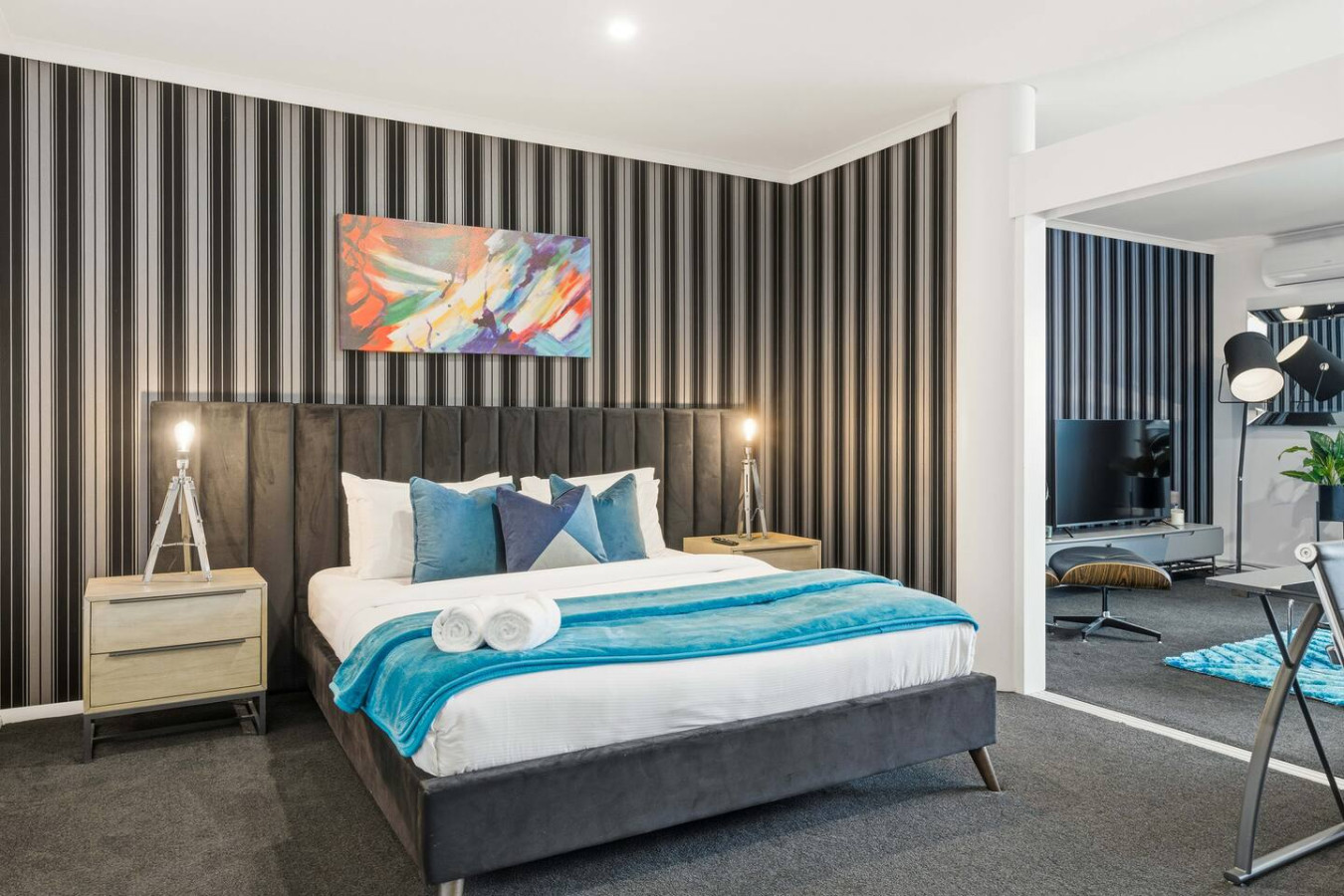 Princes Wharf Elegance with Balcony and Kitchen | Photo 2