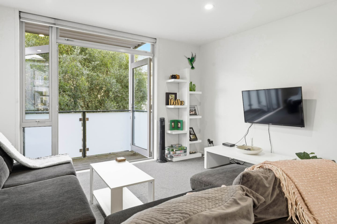 Central 3BR Parnell Townhome with Secure Parking