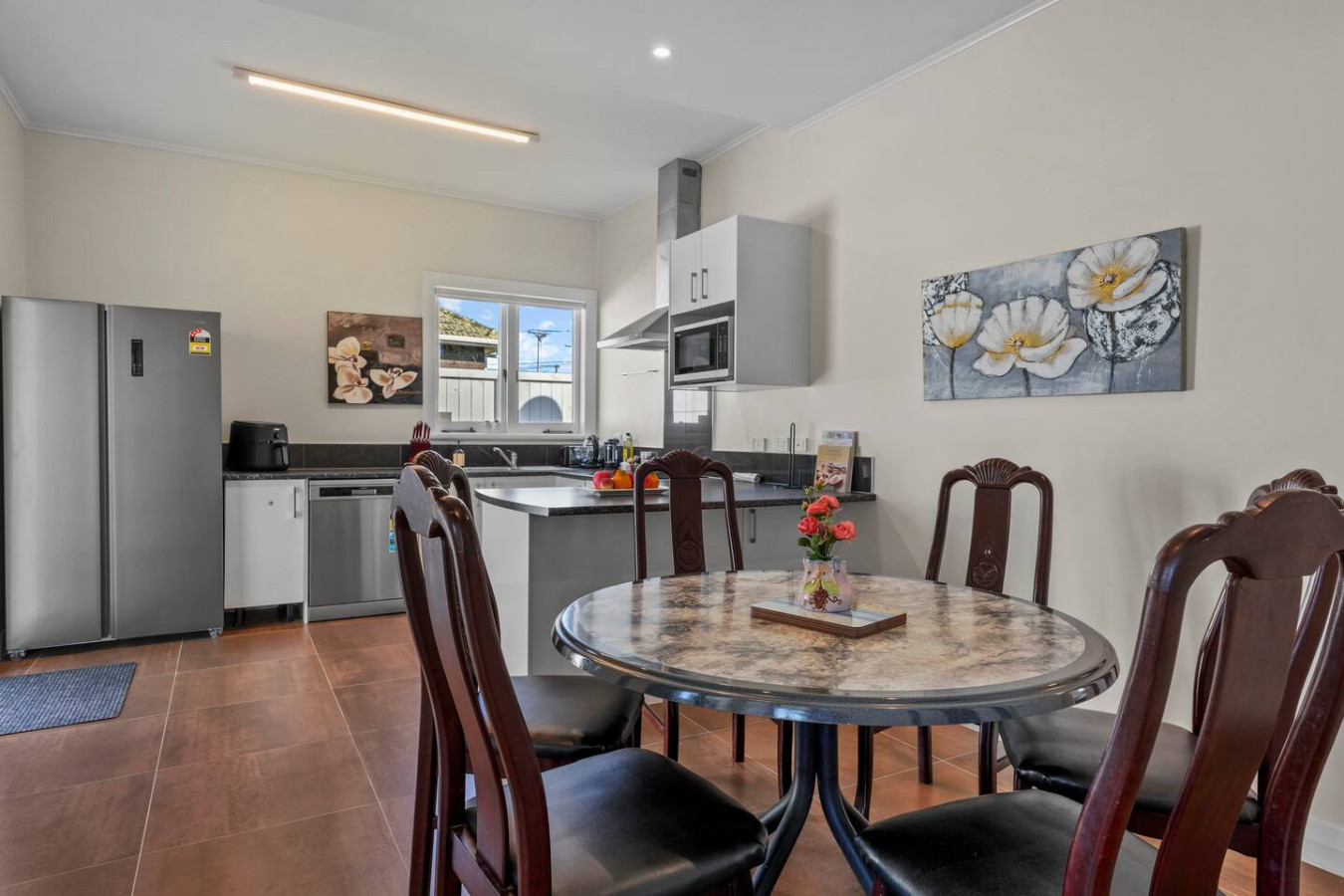 Family Comfort with Aircon, Backyard and Parking | Photo 3