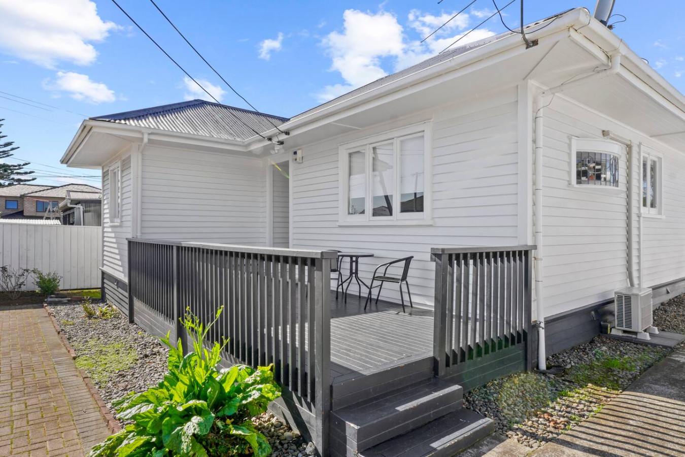 Otahuhu Family Comfort with Backyard and Parking