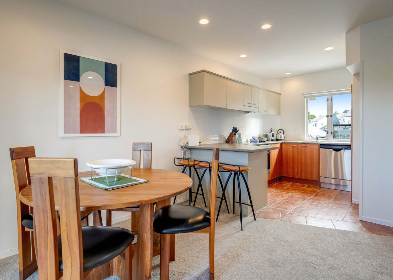 Henderson Retreat 3BR Townhouse with Parking 2