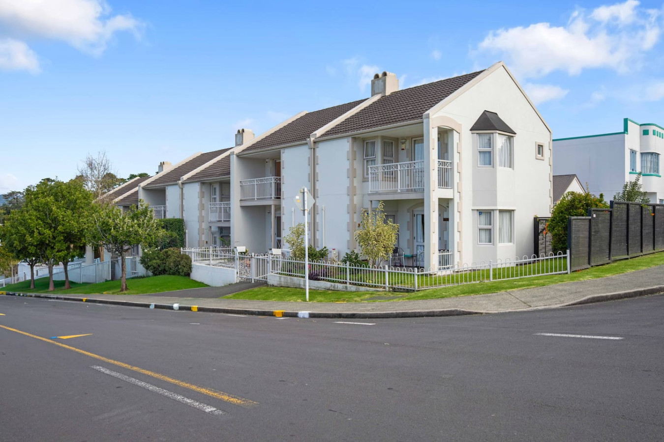 Henderson Retreat 3BR Townhouse with Parking