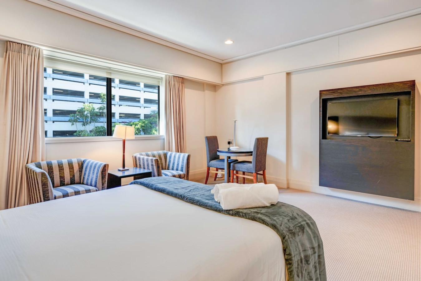 Viaduct Harbour Studio with Kitchen and Laundry | Photo 2