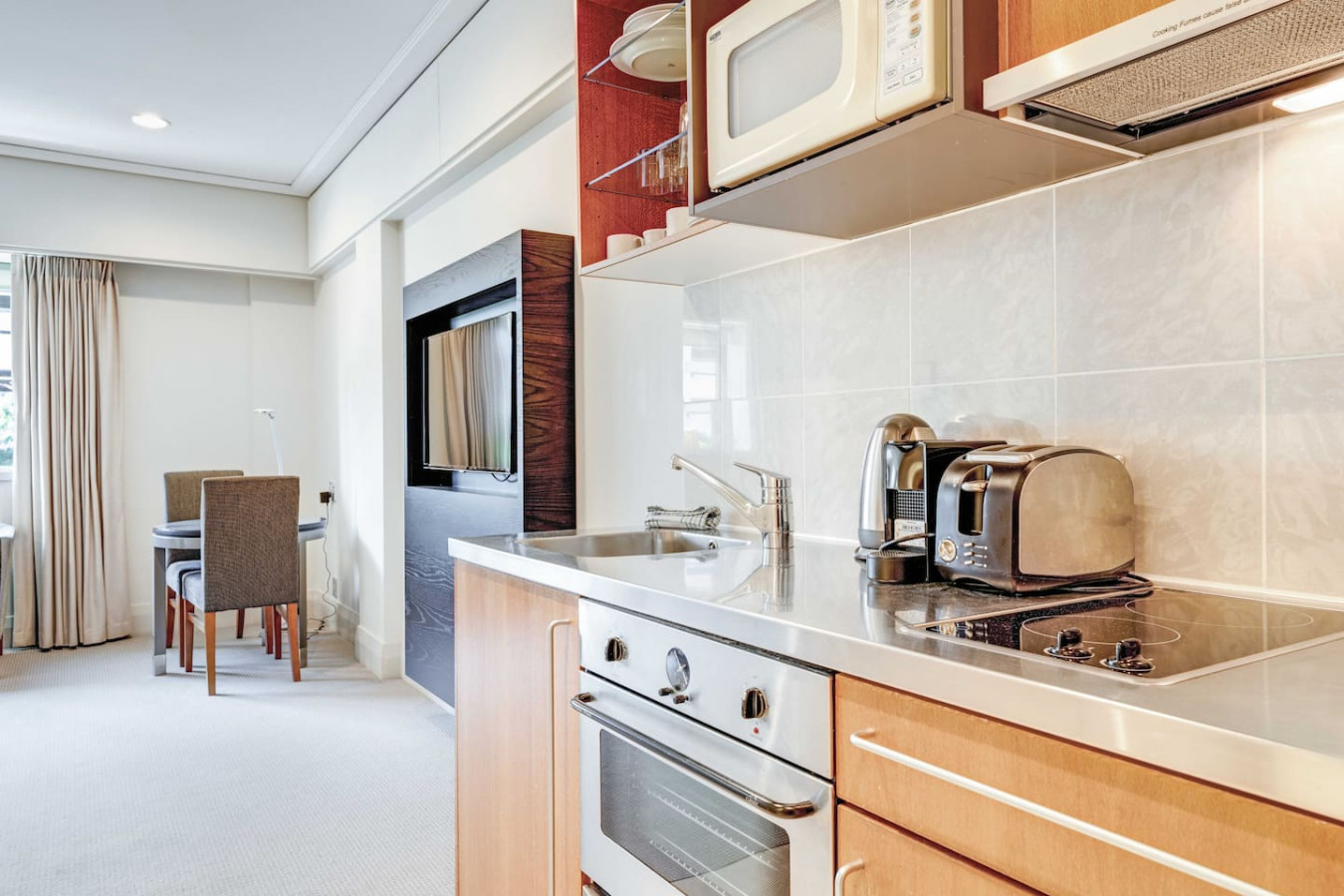 Viaduct Harbour Studio with Kitchen and Laundry | Photo 3