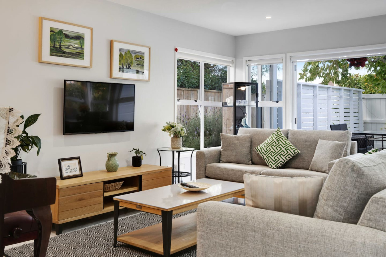 Remuera 3BR Elegance Home with Outdoor Living | Photo 2