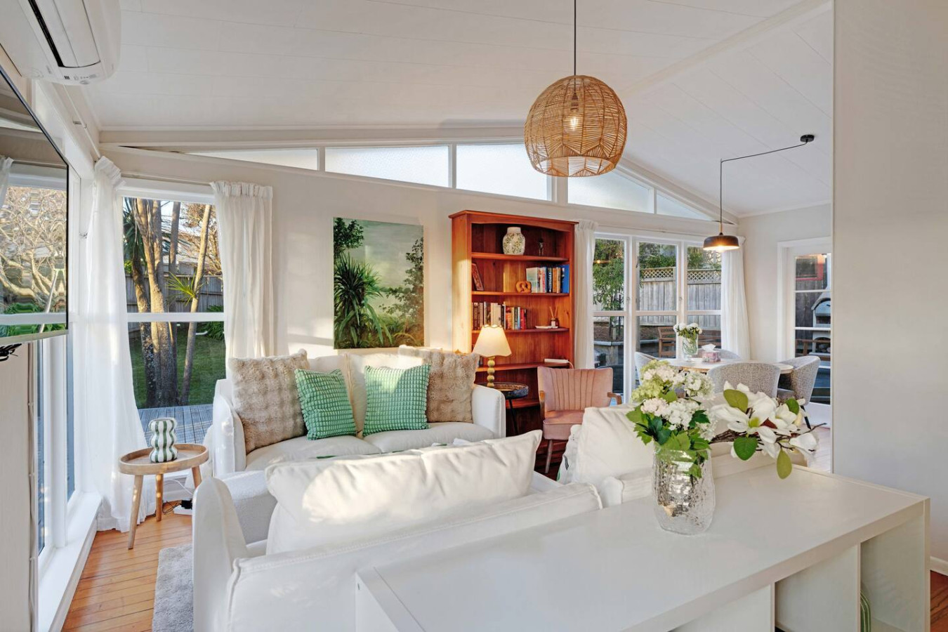 Forrest Hill Oasis with Pool, Spa and BBQ | Photo 3
