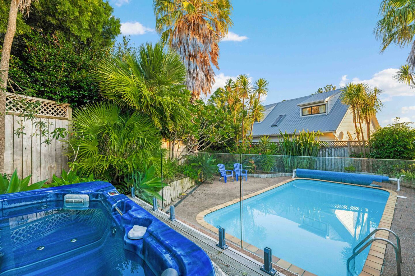 Forrest Hill Oasis with Pool, Spa and BBQ