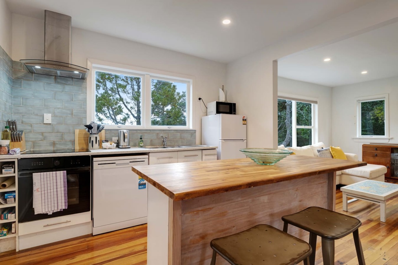 Titirangi 2BR Bushland Retreat with Study | Photo 2