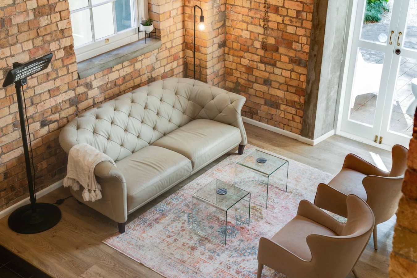 Chic City-Fringe Loft with Parking and Pool Table