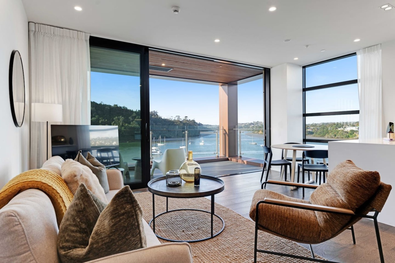 Catalina Bay Waterfront Retreat | Views & Carpark