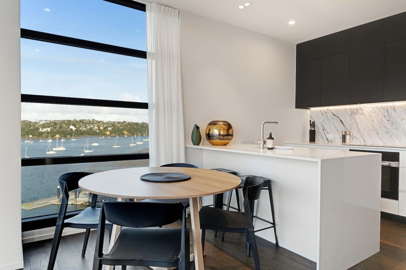 Catalina Bay Waterfront Retreat | Views & Carpark | Photo 2