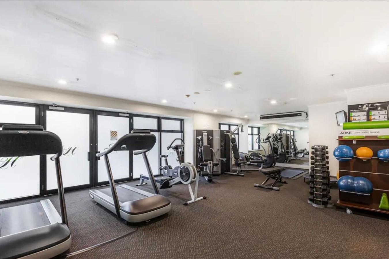 Life in the City Studio Apt w Air-con, Pool & Gym | Photo 3