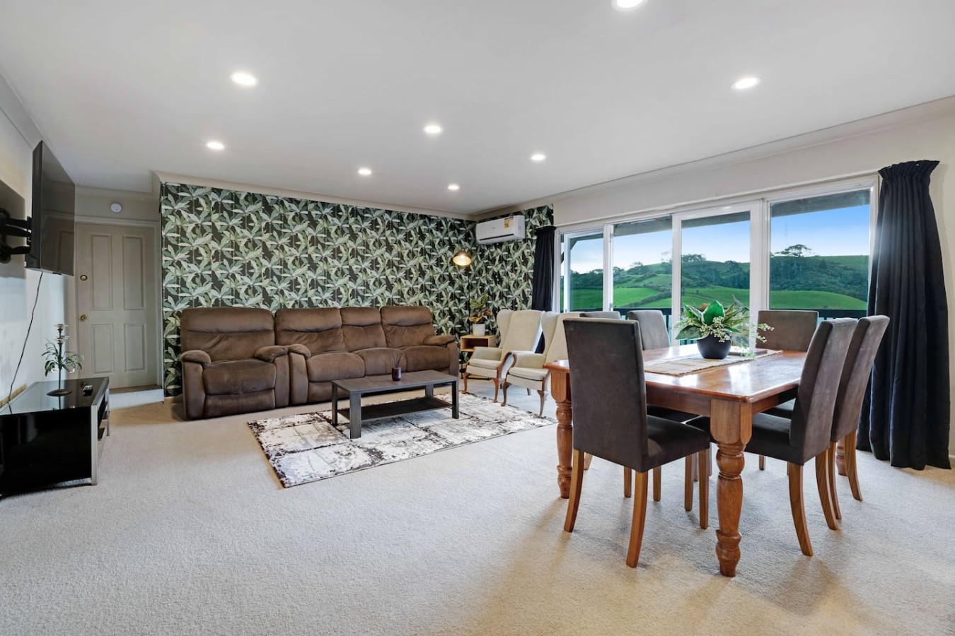 Pokeno Country Retreat | Spa, BBQ and Rural Views | Photo 2