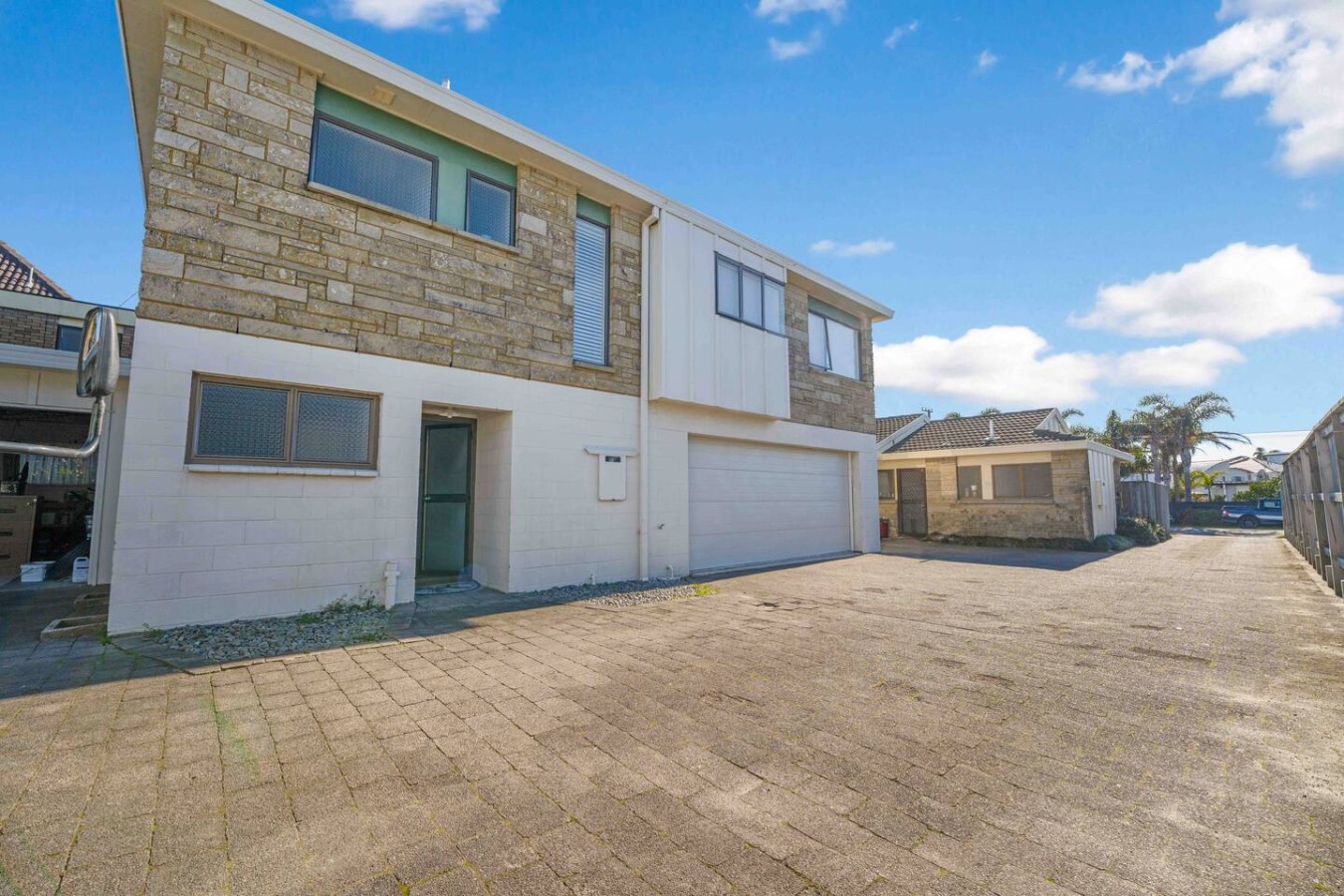 Mt Maunganui 3BR Beach Haven | Garage and Air-con | Photo 2