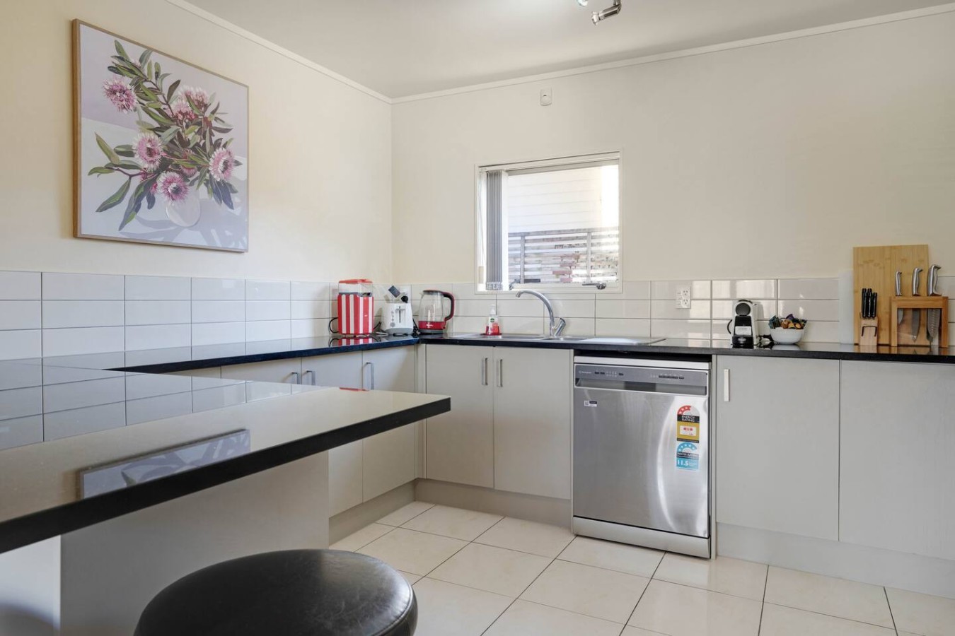 Spacious Central 4BR Home in Mt Roskill w Parking | Photo 2