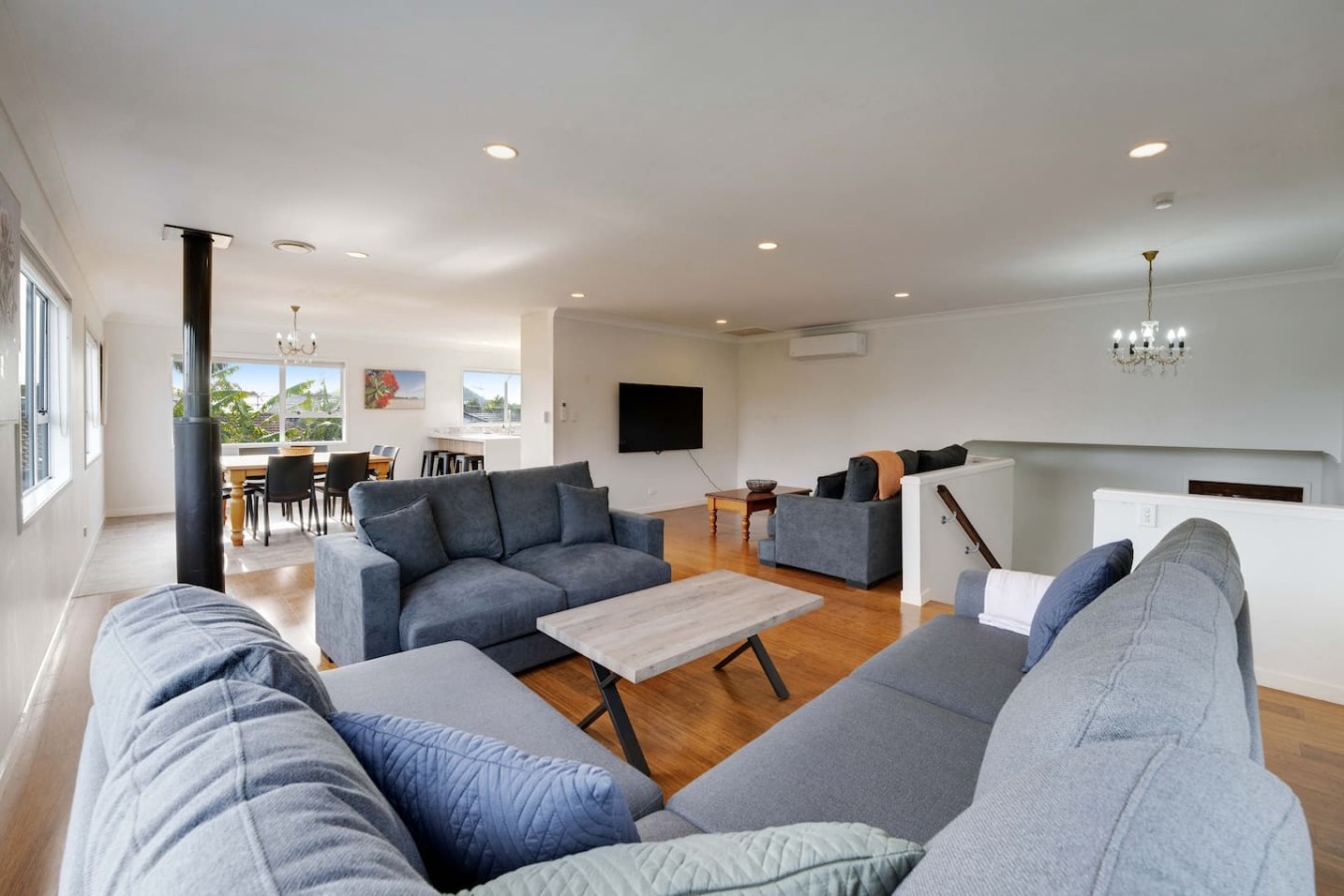 Cosy Mt Wellington 5BR Home with Air-Con & Parking