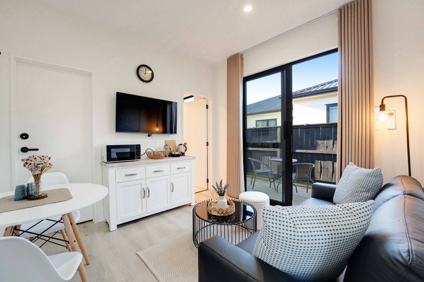 Cosy Pukekohe Self-Contained Unit with Kitchenette | Photo 2
