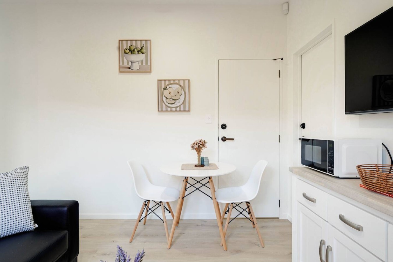 Cosy Pukekohe Self-Contained Unit with Kitchenette | Photo 3