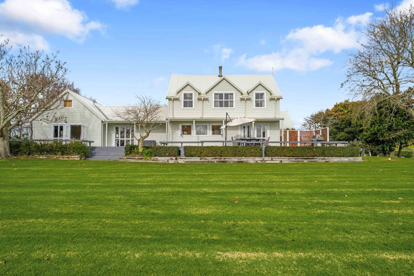 Bergenhus Oasis | Trampoline, Playhouse & BBQ