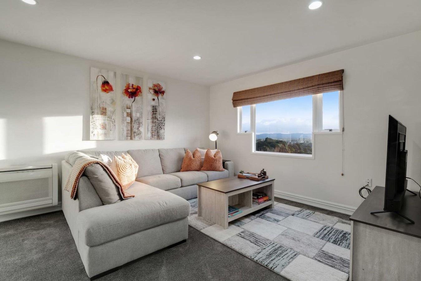 Spacious Mt Eden Oasis | Views, Parking, Air-Con | Photo 3