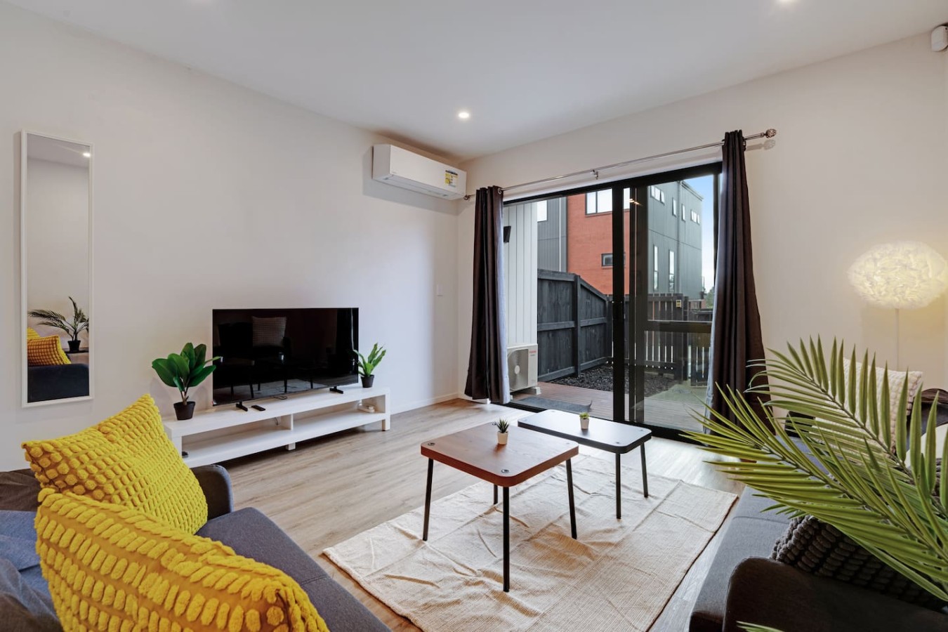 Contemporary Flat Bush Oasis | Parking and Air-Con 2