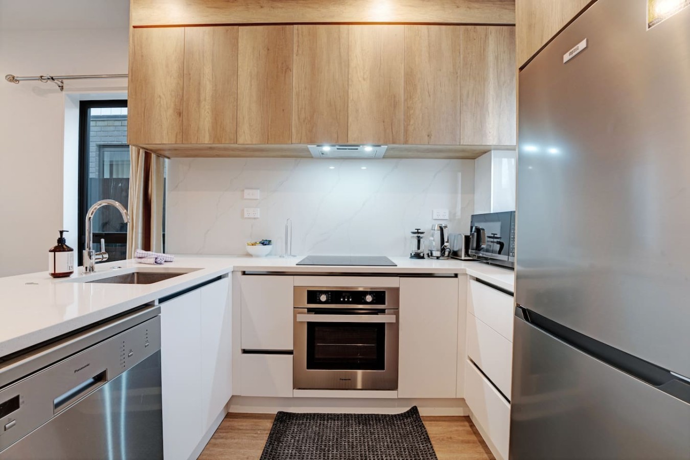 Contemporary Flat Bush Oasis | Parking and Air-Con 7