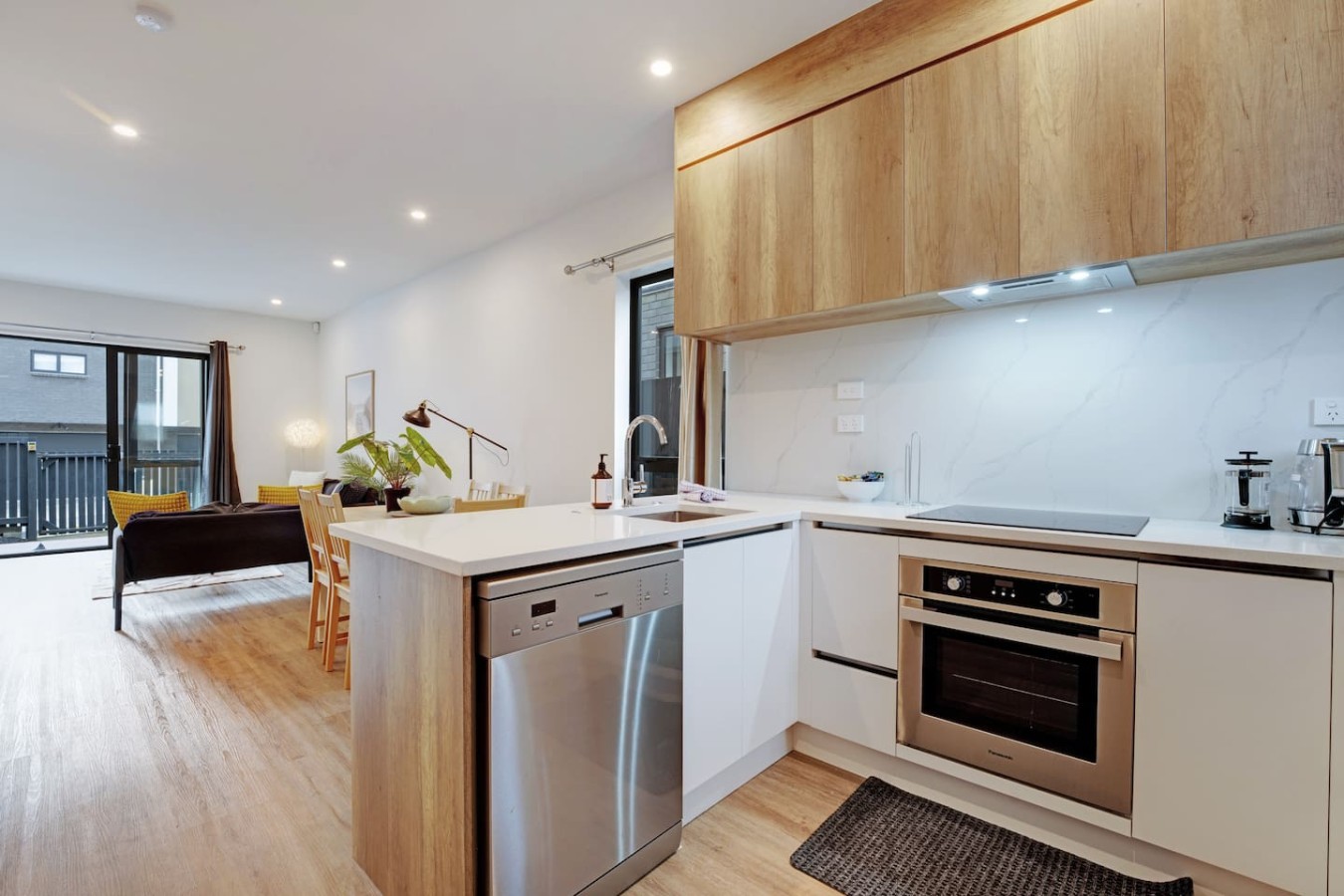 Contemporary Flat Bush Oasis | Parking and Air-Con 4
