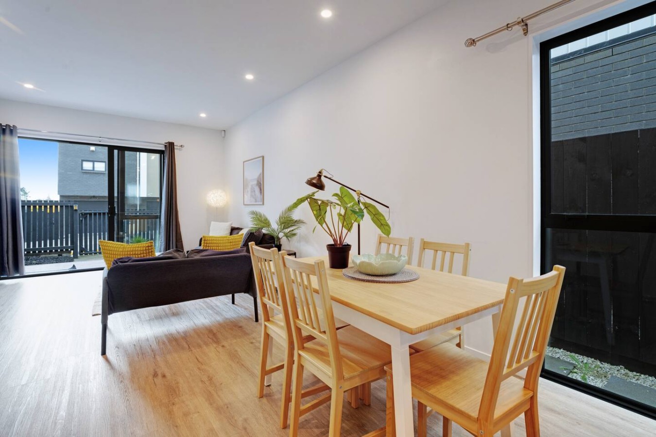 Contemporary Flat Bush Oasis | Parking and Air-Con | Photo 3