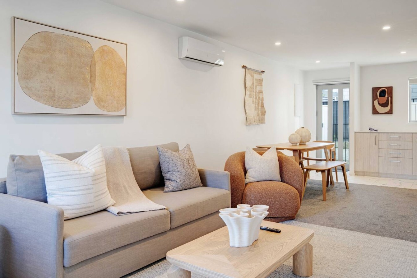 Chic Peninsula Townhouse with Air-Con and Parking | Photo 2