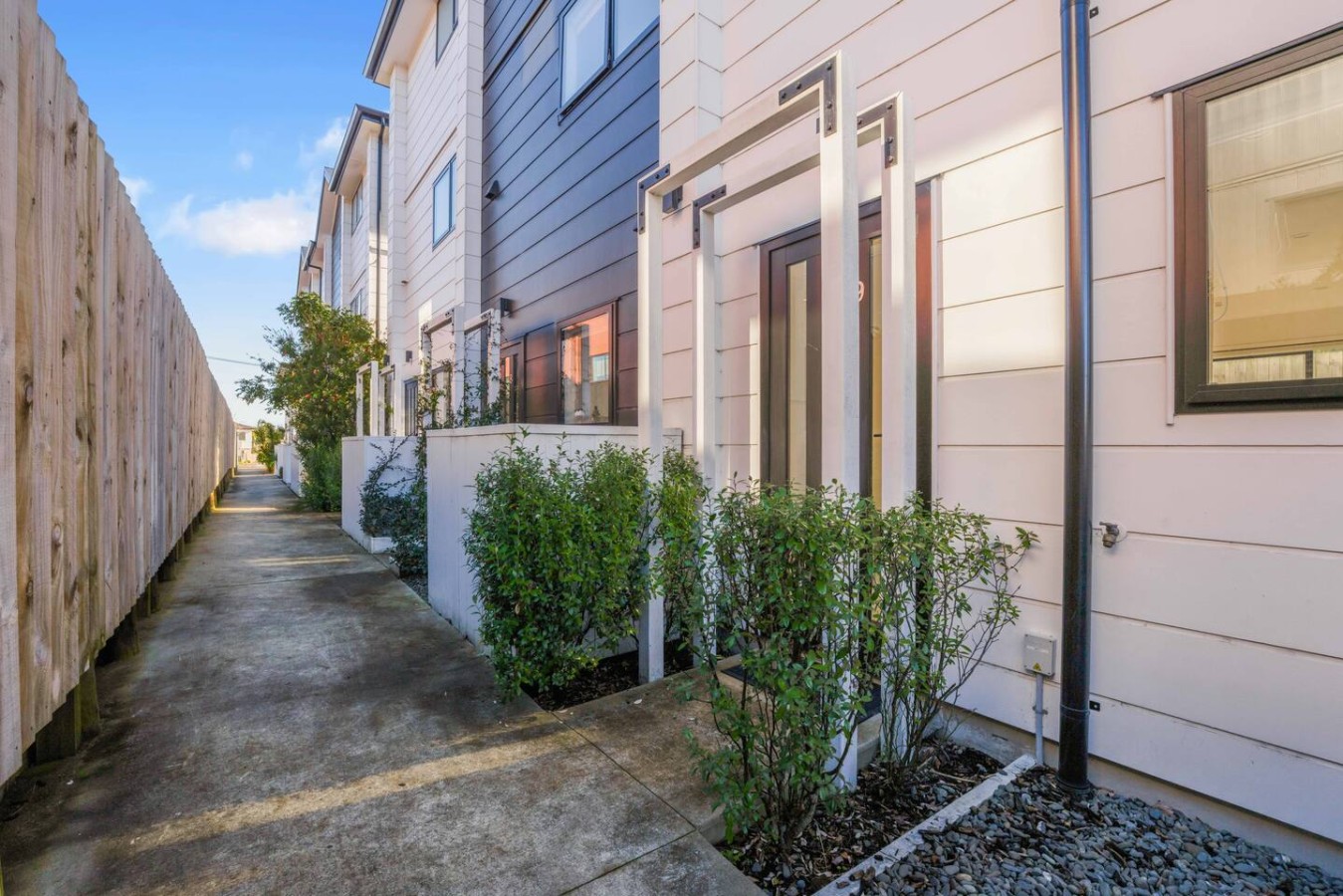 Modern Te Atatu Sanctuary with Patio and Air-con | Photo 2