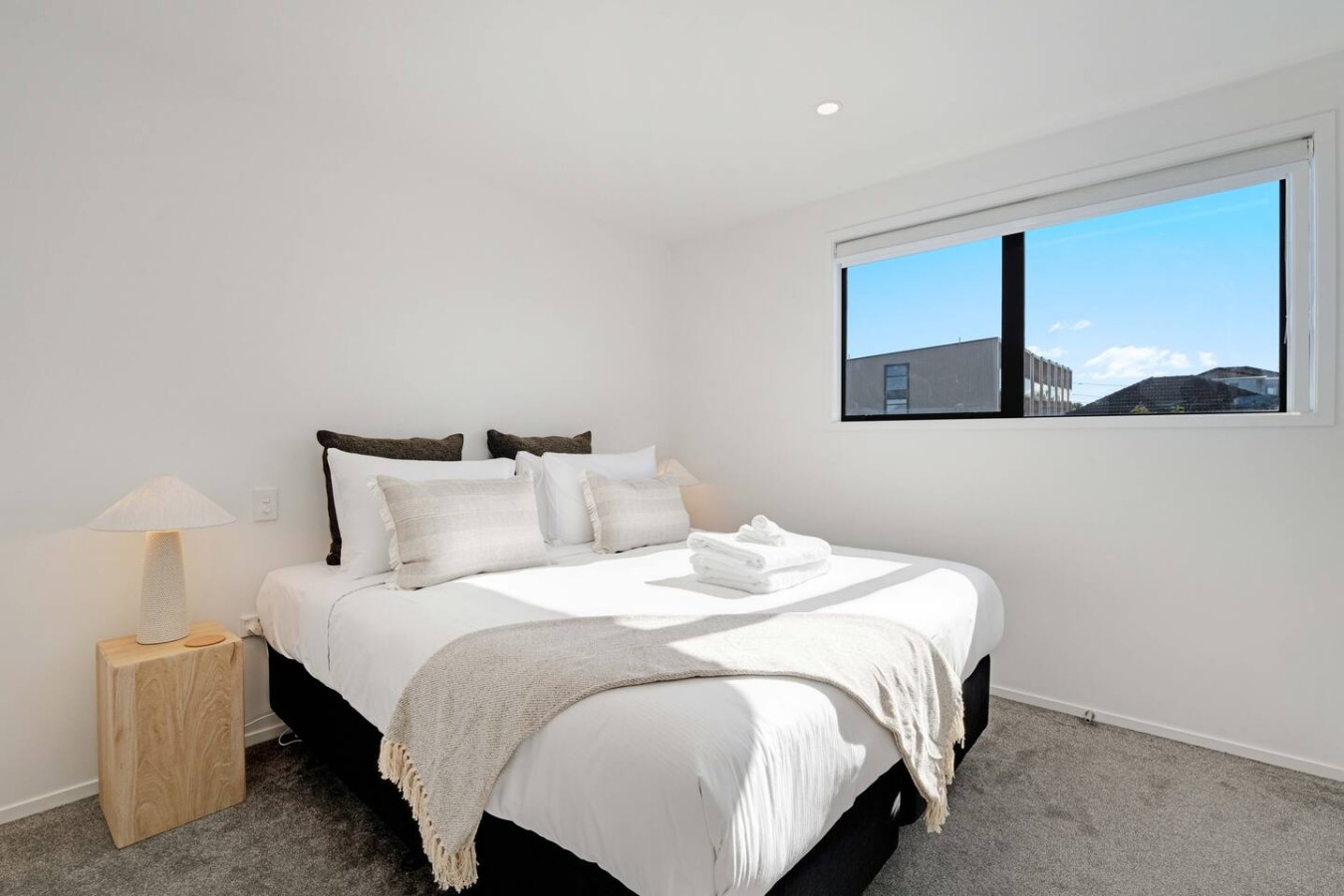 Modern Te Atatu Sanctuary with Patio and Air-con | Photo 3