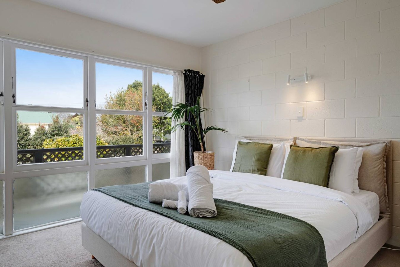 Classic Greenlane 2BR Unit with Parking and Air-Co | Photo 2