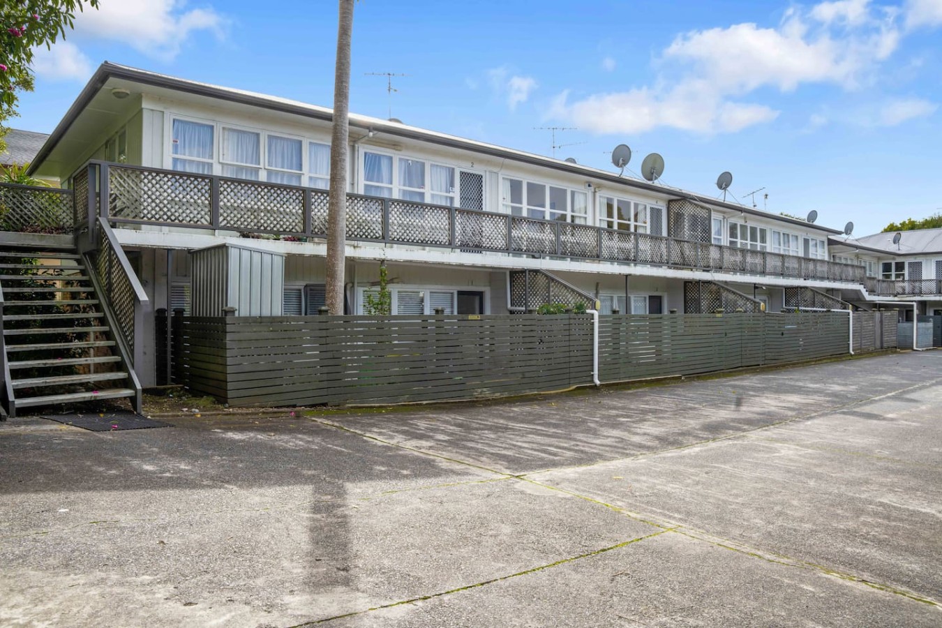 Classic Greenlane 2BR Unit with Parking and Air-Co | Photo 3