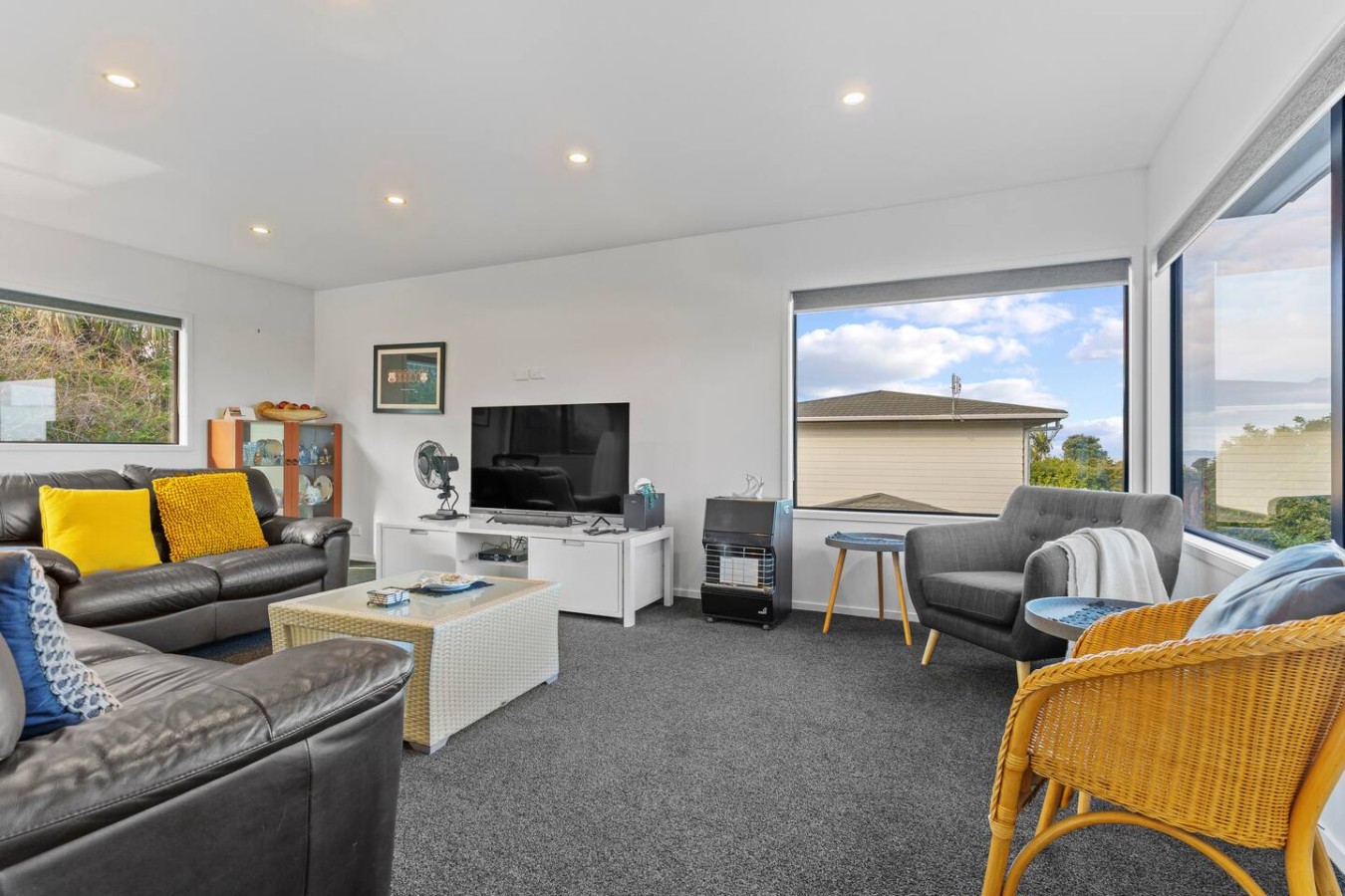 Coastal Home with Rangitoto and Sea Views nr Beach | Photo 3