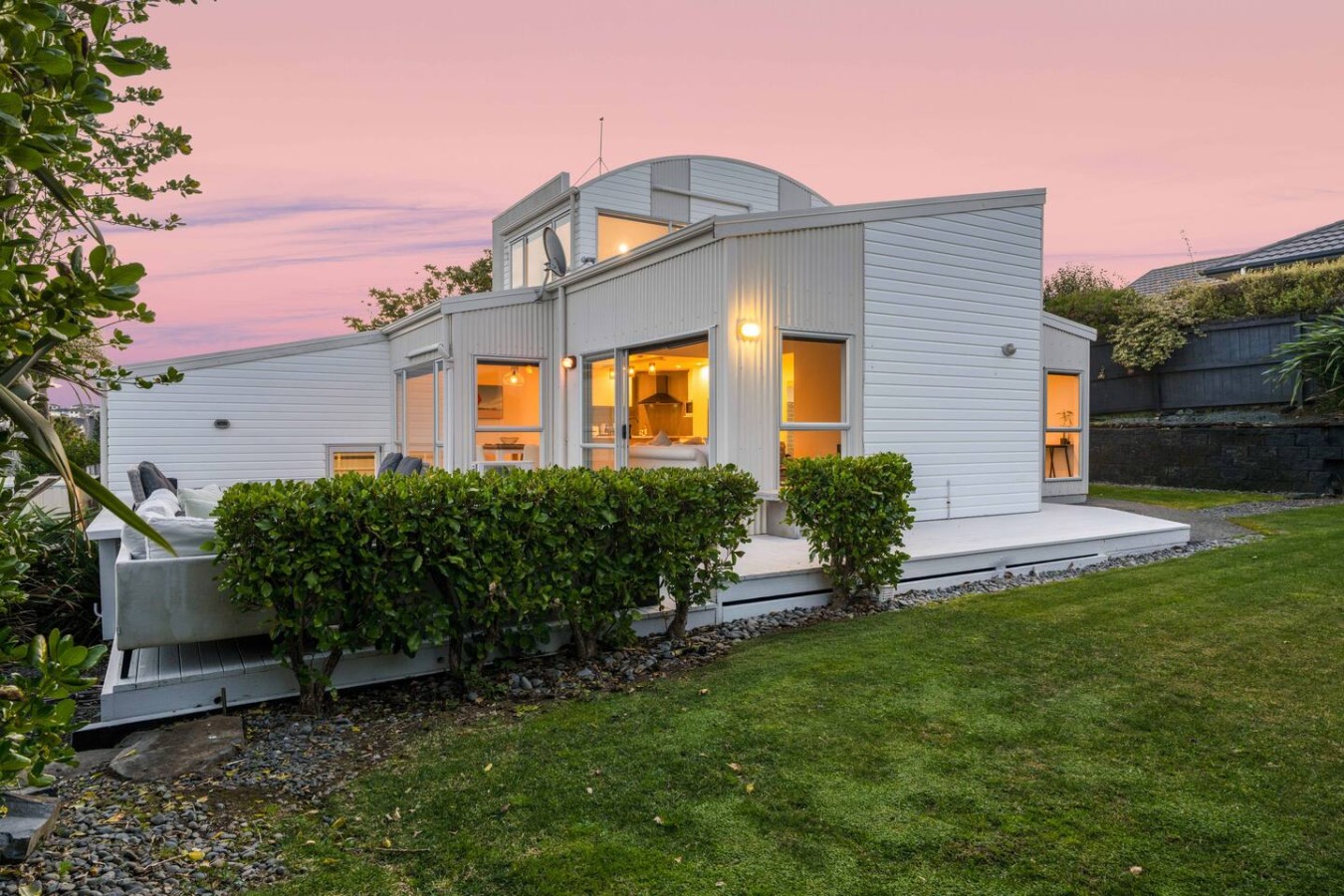 Orewa Beach Family Haven with Spa Pool & Deck
