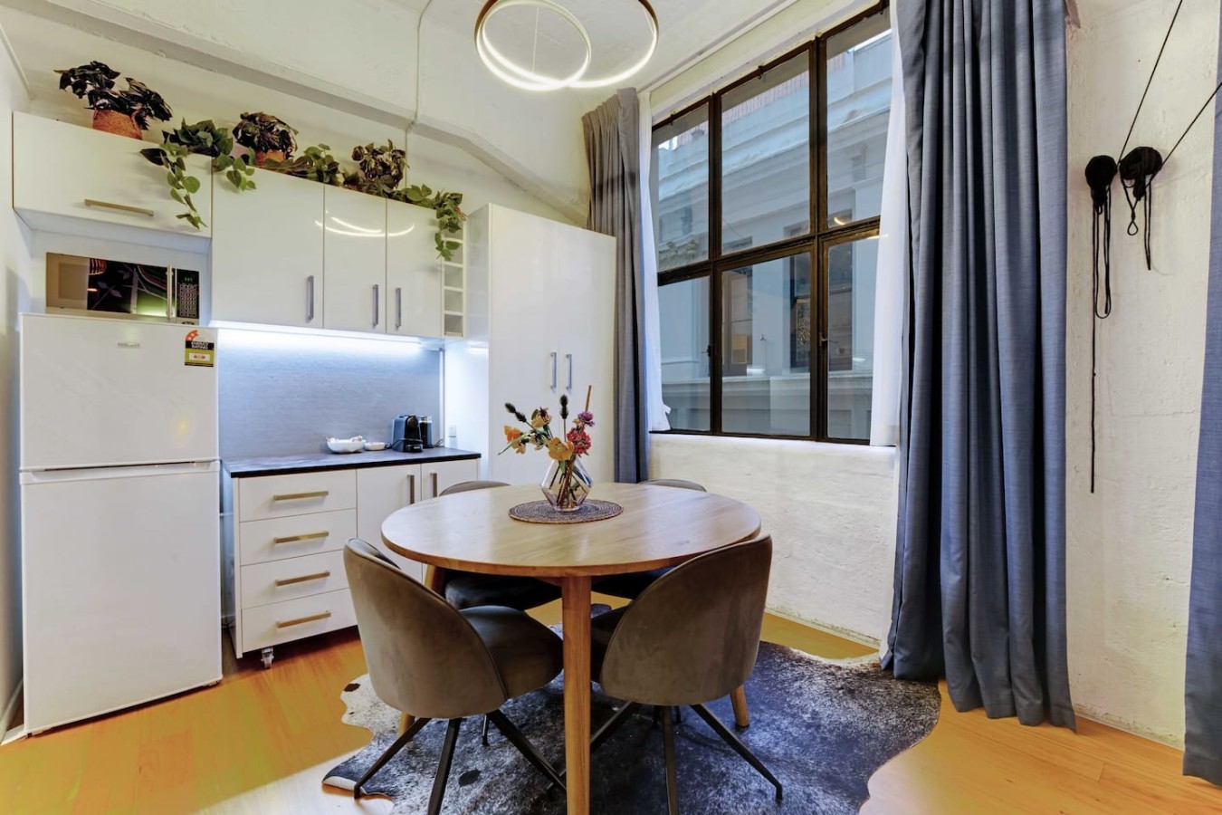 Central CBD Studio with Projector Cinema Loft | Photo 2