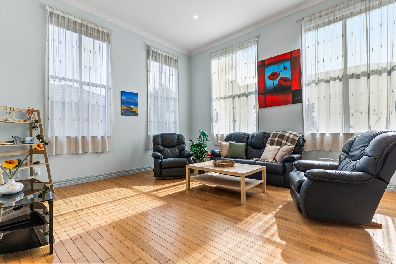 Spacious Greenhithe Sanctuary | Air-Con and Deck | Photo 2